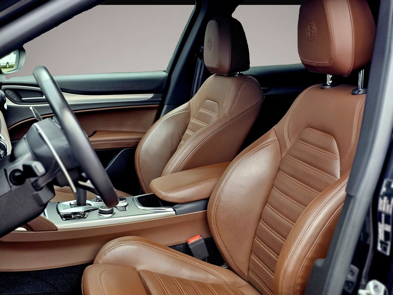Alfa-Romeo Stelvio (06/2021, )
