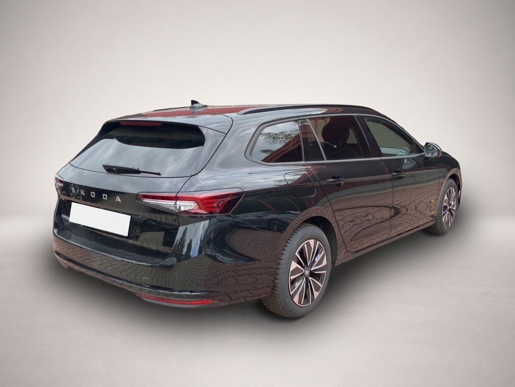 Skoda Superb (09/2025, Benzin)