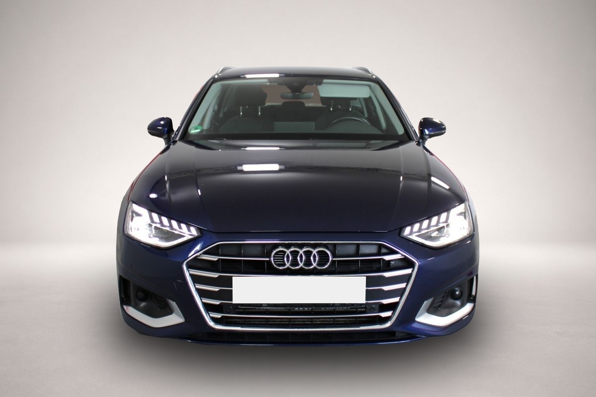 Audi A4 (09/2022, Benzin)