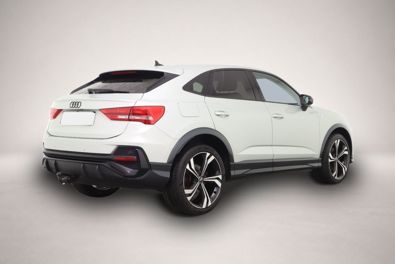 Audi Q3 (10/2022, Benzin)