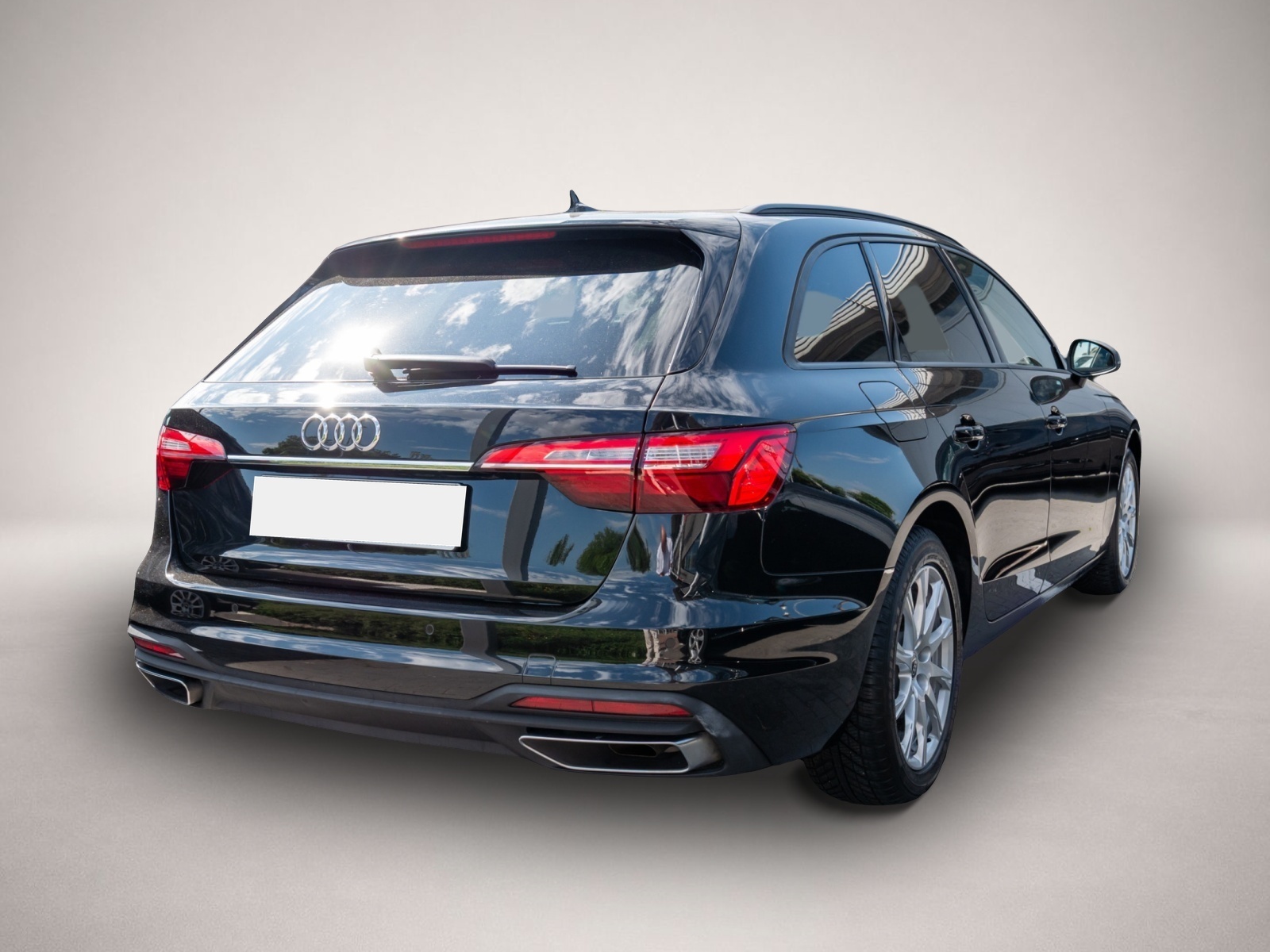 Audi A4 (03/2022, Benzin)