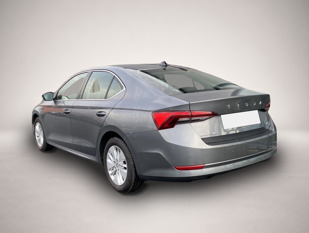 Skoda Octavia (06/2023, Benzin)
