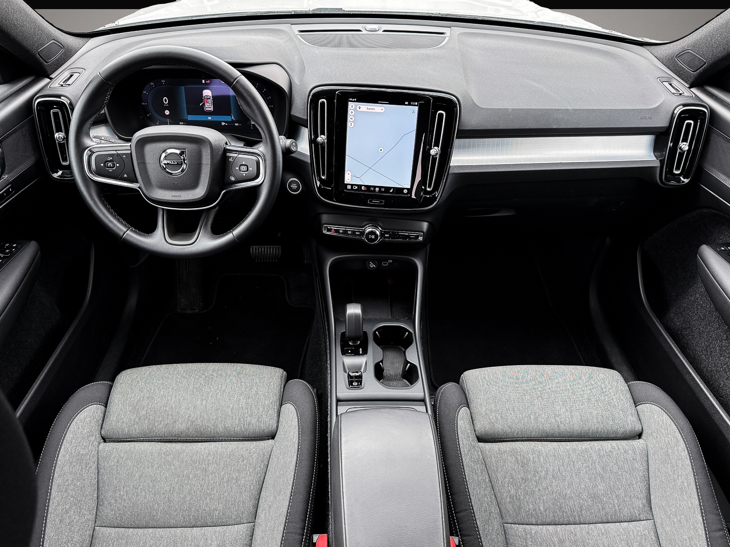 Volvo XC40 (04/2025, Benzin)