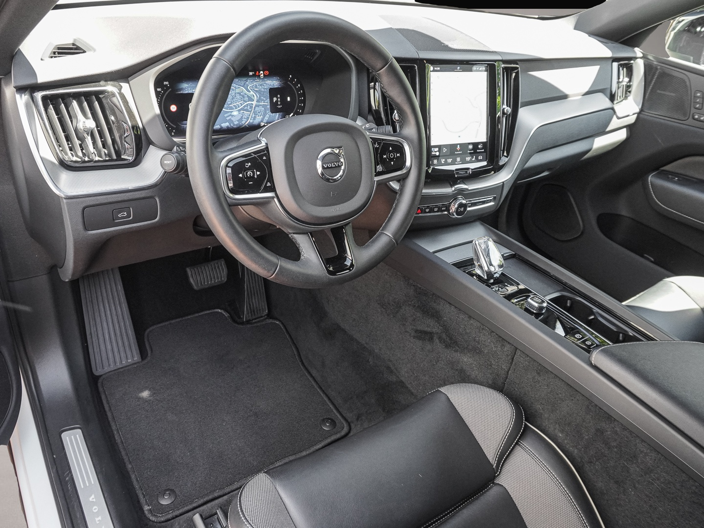 Volvo XC60 (07/2023, Benzin)