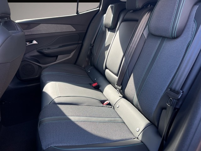 Peugeot 408 (10/2025, Benzin)