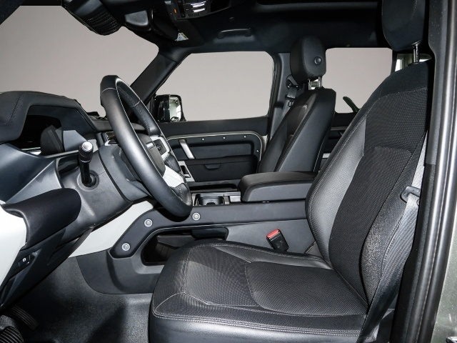 Land-Rover Defender (10/2023, Diesel)