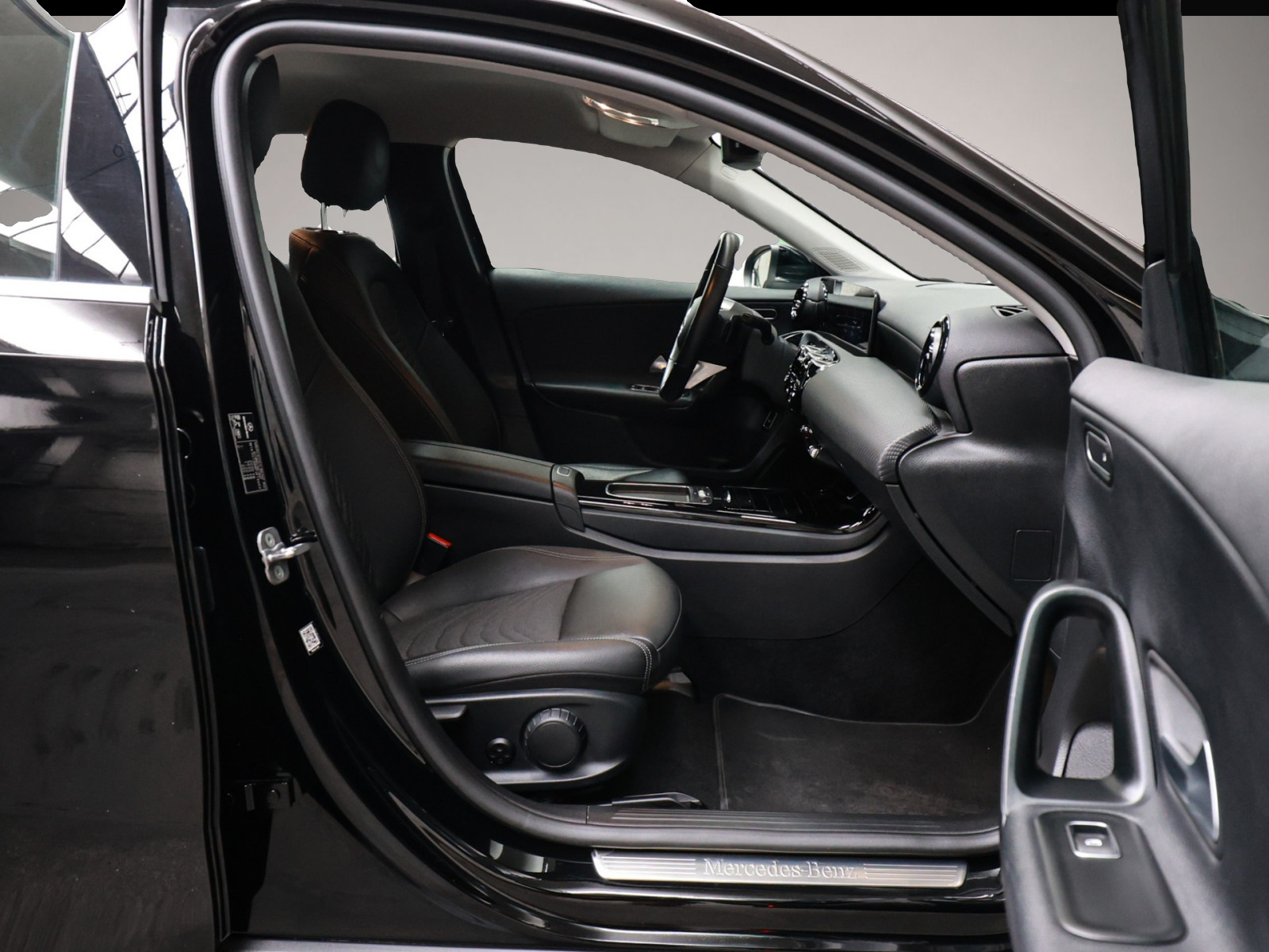 Mercedes-Benz A 180 (03/2023, Diesel)