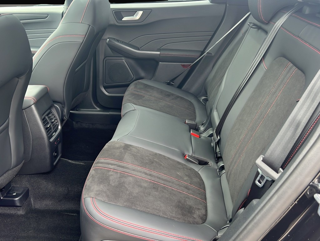 Ford Kuga (12/2025, Benzin)