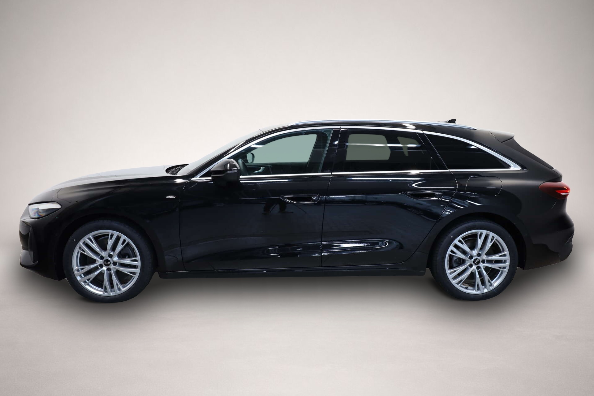 Audi quattro (09/2025, Hybrid (Benzin/Elektro))