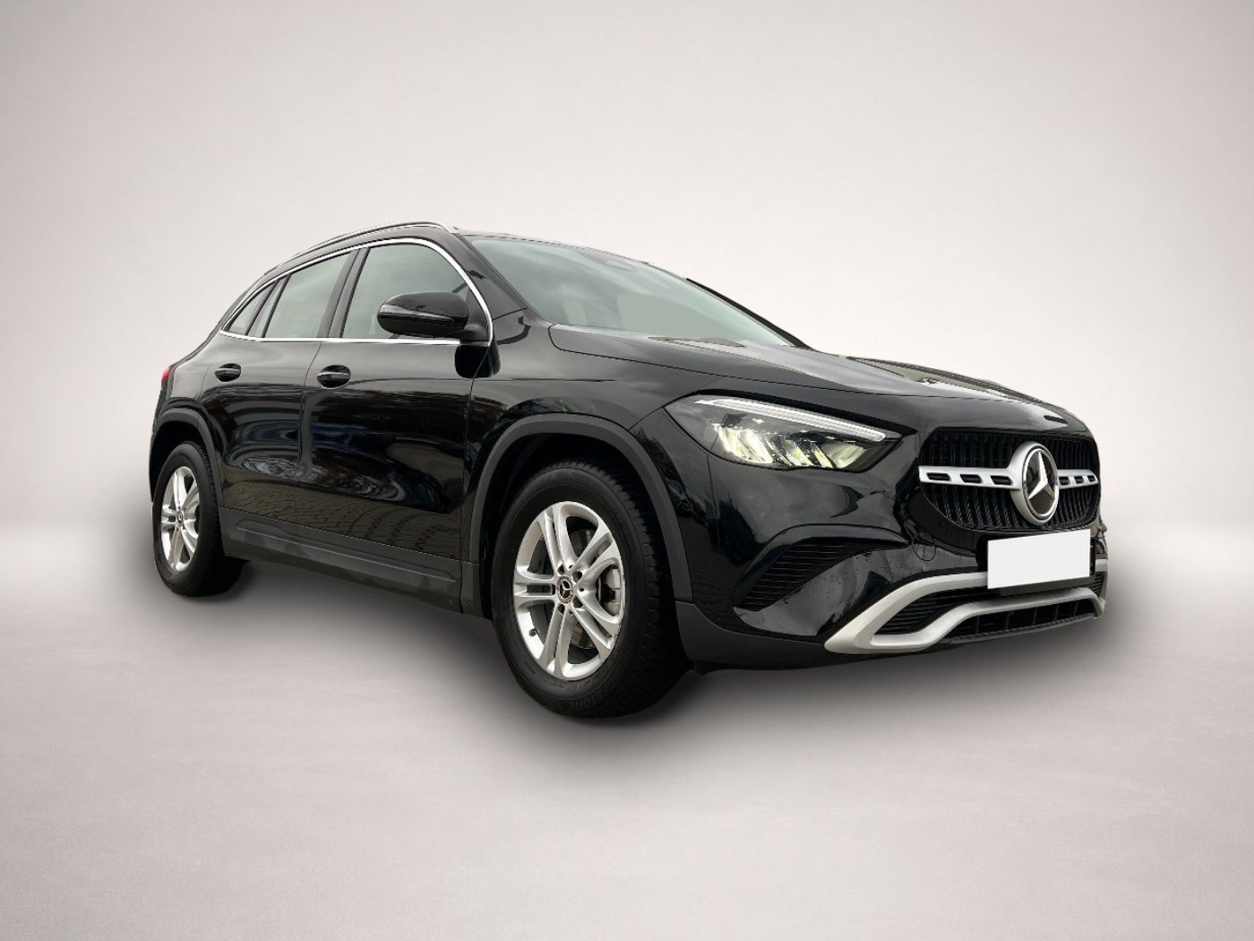 Mercedes-Benz GLA 180 (04/2024, Benzin)