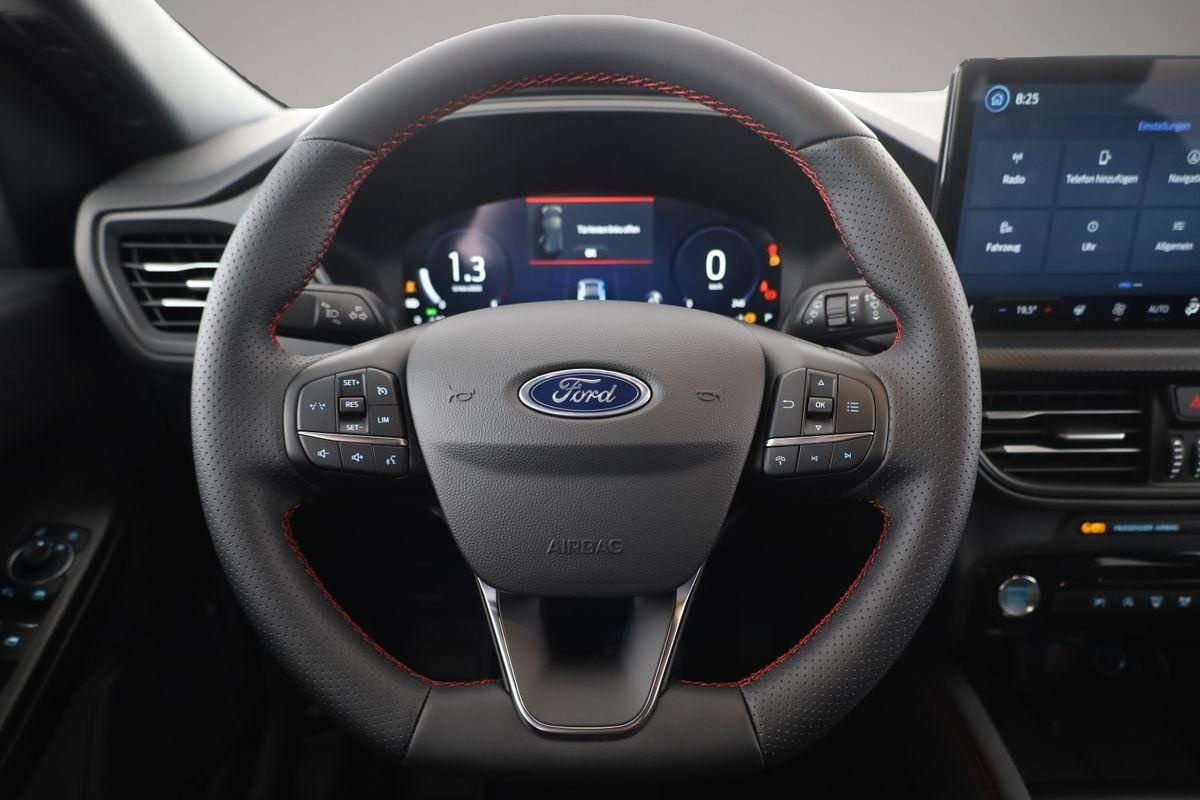 Ford Kuga (, Benzin)
