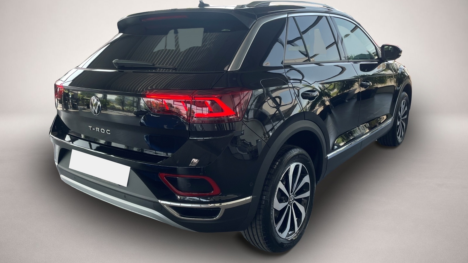 Volkswagen T-Roc (08/2025, Benzin)