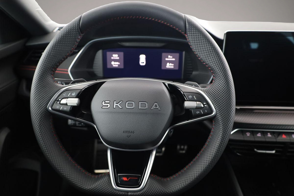 Skoda Octavia (11/2025, Benzin)