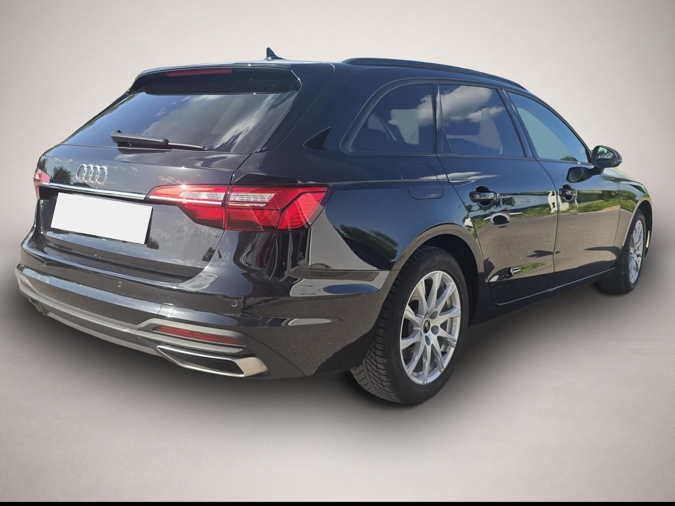 Audi A4 (04/2022, )