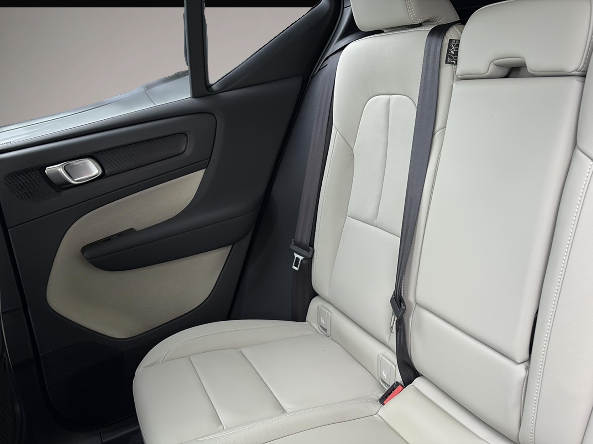 Volvo XC40 (06/2026, Benzin)