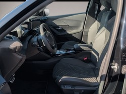Peugeot 2008 (12/2025, Benzin)