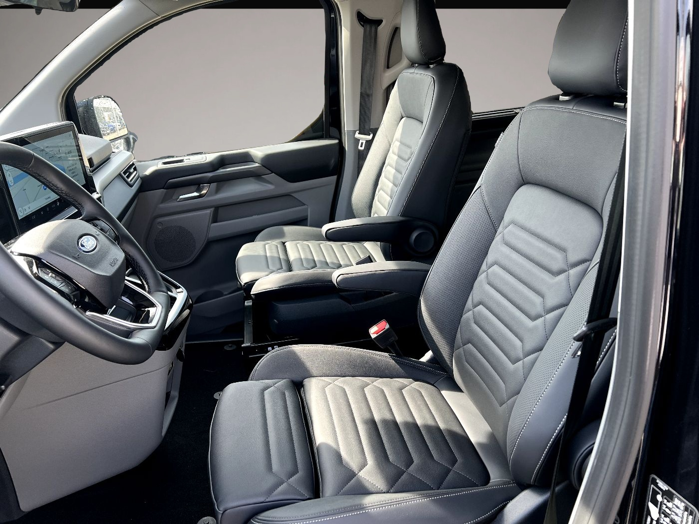Ford Tourneo Custom (10/2025, Diesel)