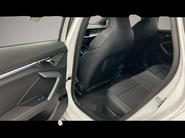 Audi A3 (10/2025, Benzin)