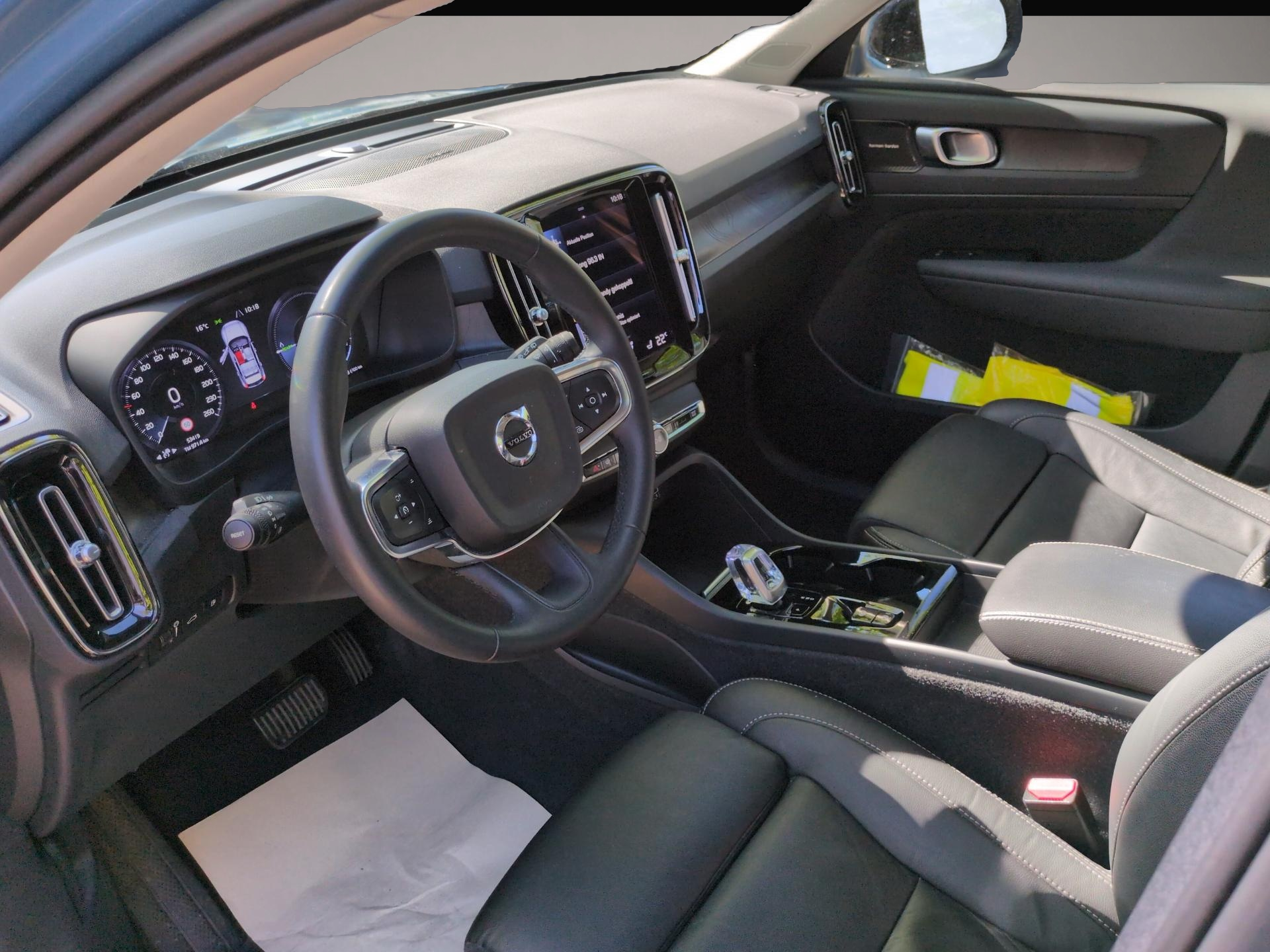 Volvo XC40 (12/2022, Hybrid (Benzin/Elektro))