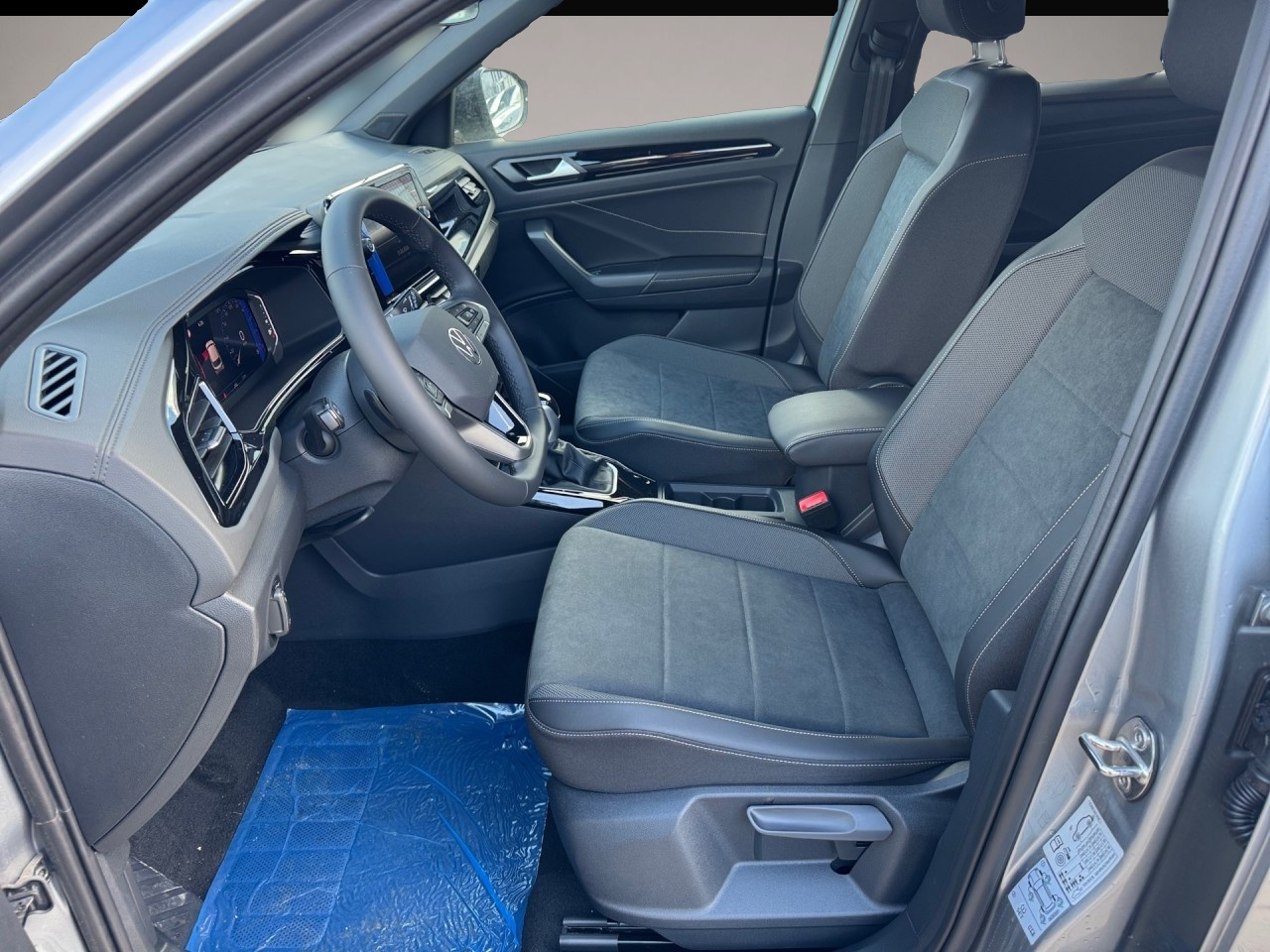 Volkswagen T-Roc (06/2025, Benzin)