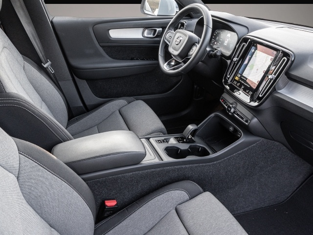 Volvo XC40 (10/2023, Benzin)
