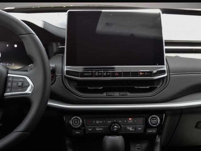 Jeep Compass (06/2023, Benzin)