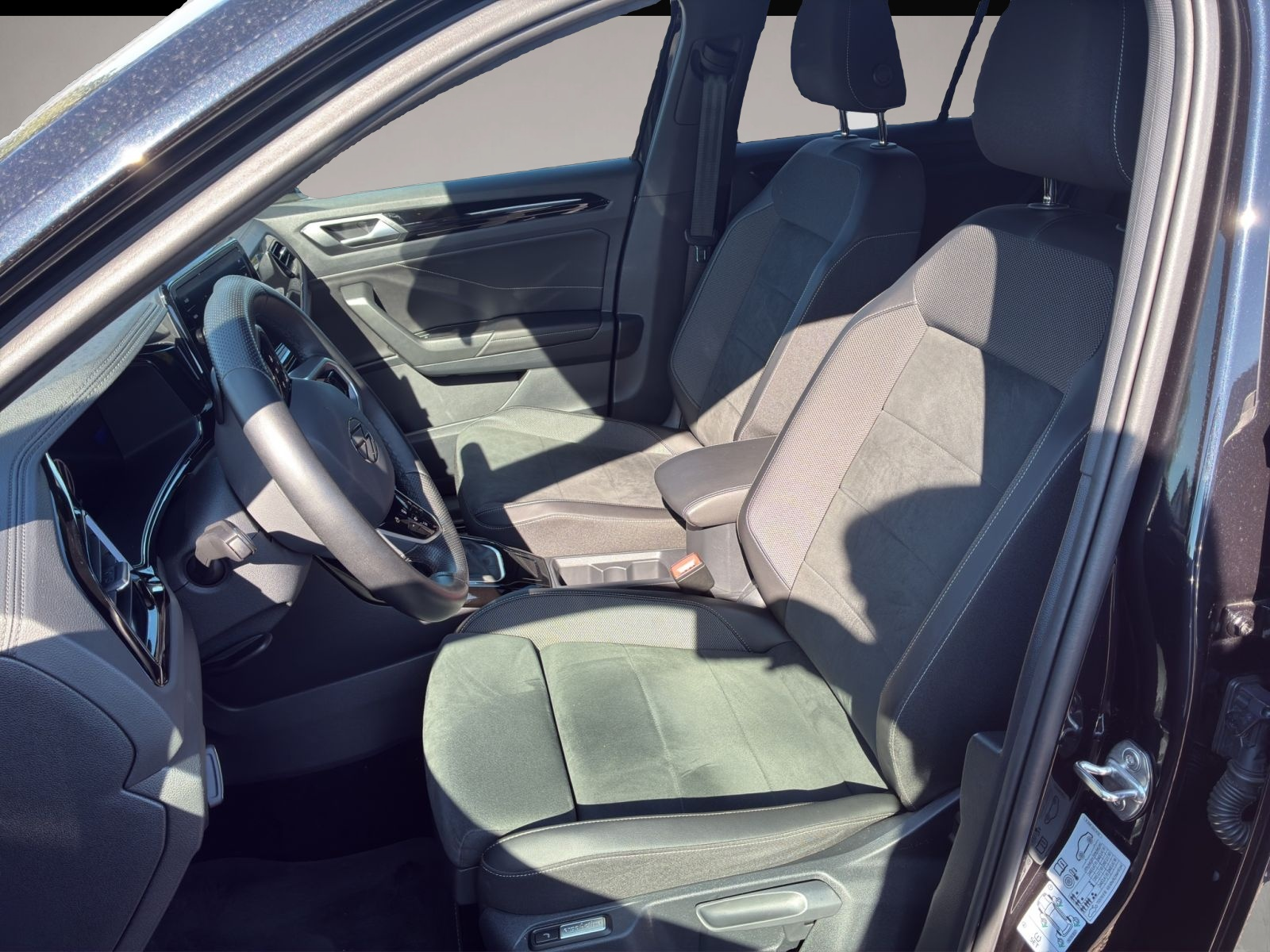 Volkswagen T-Roc (06/2023, )