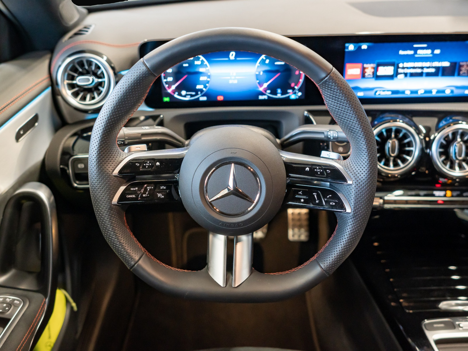 Mercedes-Benz CLA 180 (02/2025, Diesel)