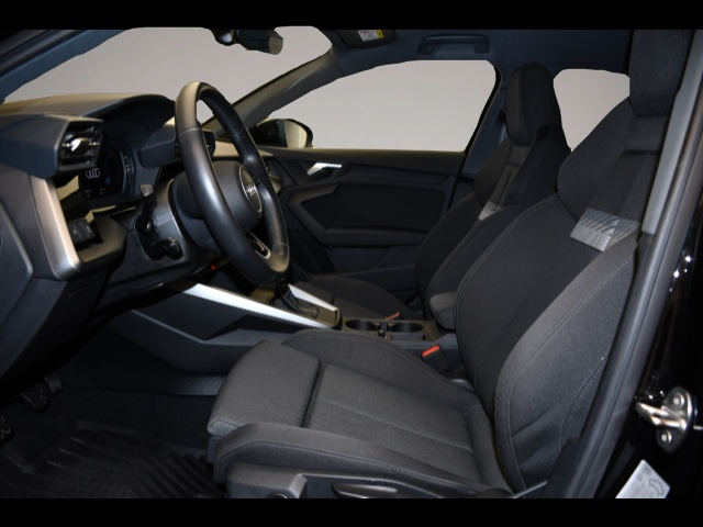 Audi A3 (10/2022, Benzin)