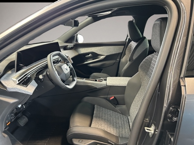 Peugeot 5008 (10/2025, Benzin)