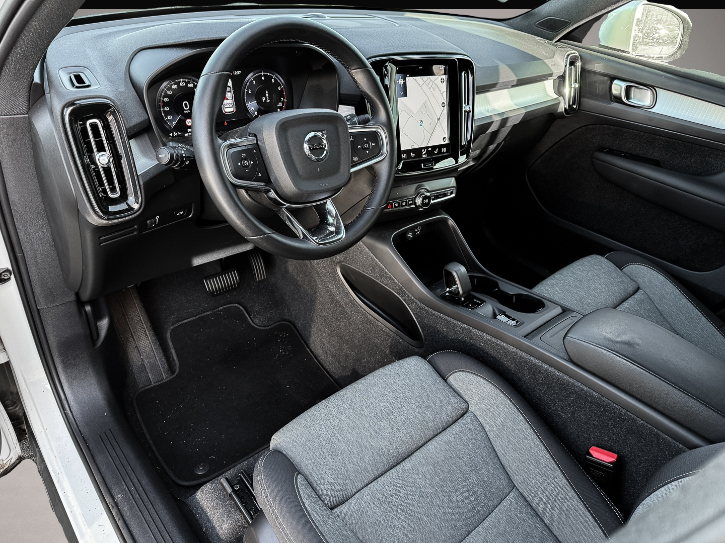 Volvo XC40 (10/2023, Benzin)