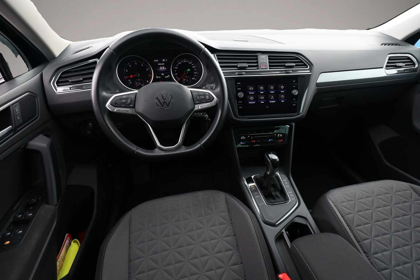 Volkswagen Tiguan (04/2021, Benzin)