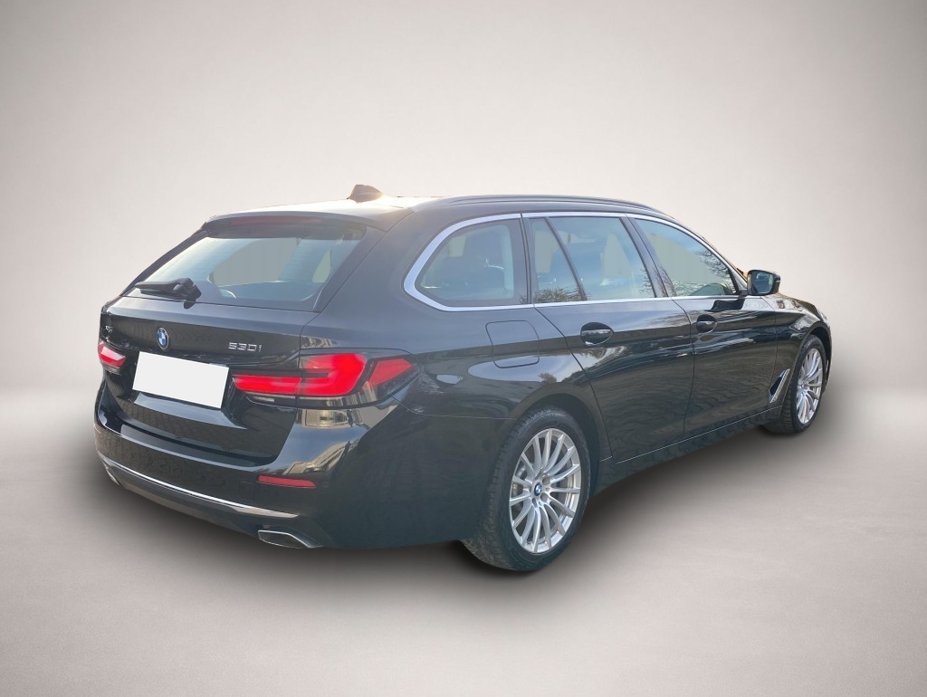 BMW 530 (07/2023, Benzin)