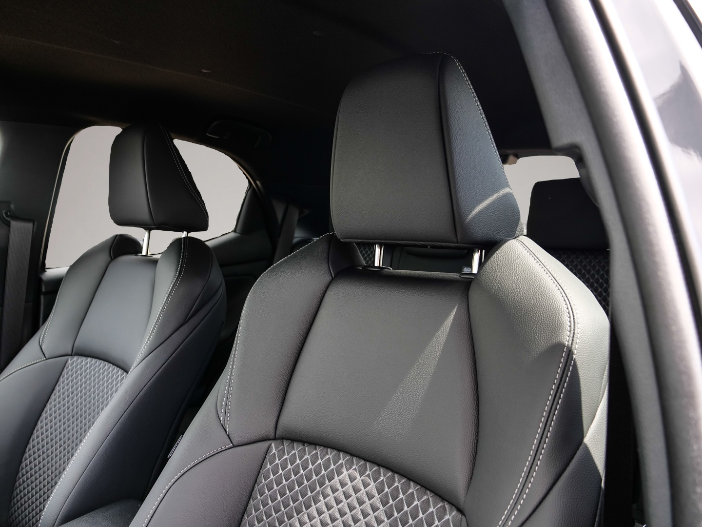 Mazda 2 Hybrid, image 5 of 6