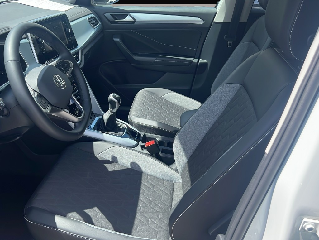 Volkswagen T-Roc (08/2025, Benzin)