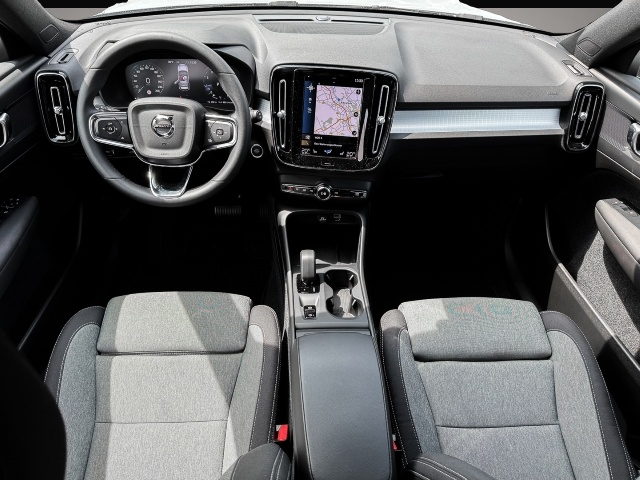 Volvo XC40 (10/2023, Benzin)