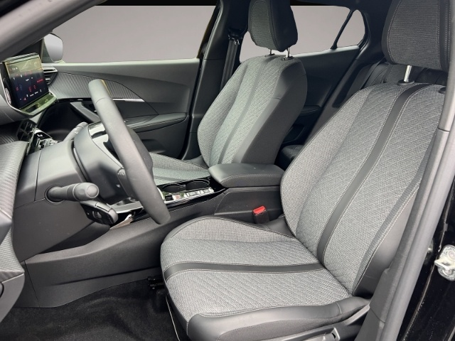 Peugeot 2008 (06/2025, Benzin)