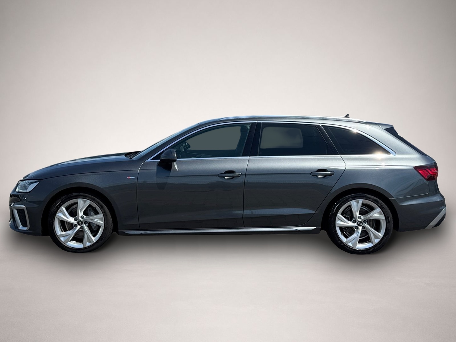 Audi A4 (08/2023, Benzin)