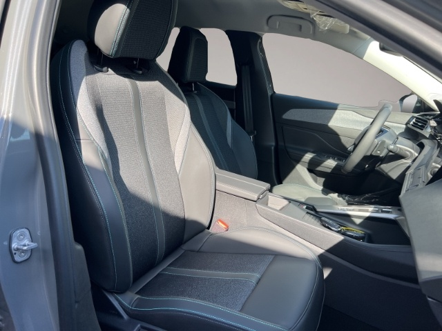 Peugeot 408 (10/2025, Benzin)