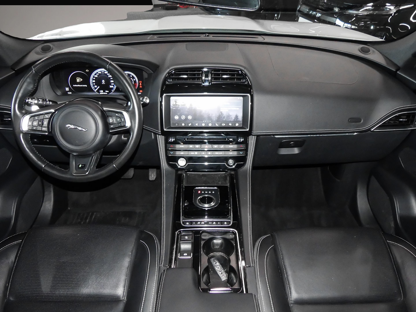Jaguar F-Pace (08/2018, Benzin)