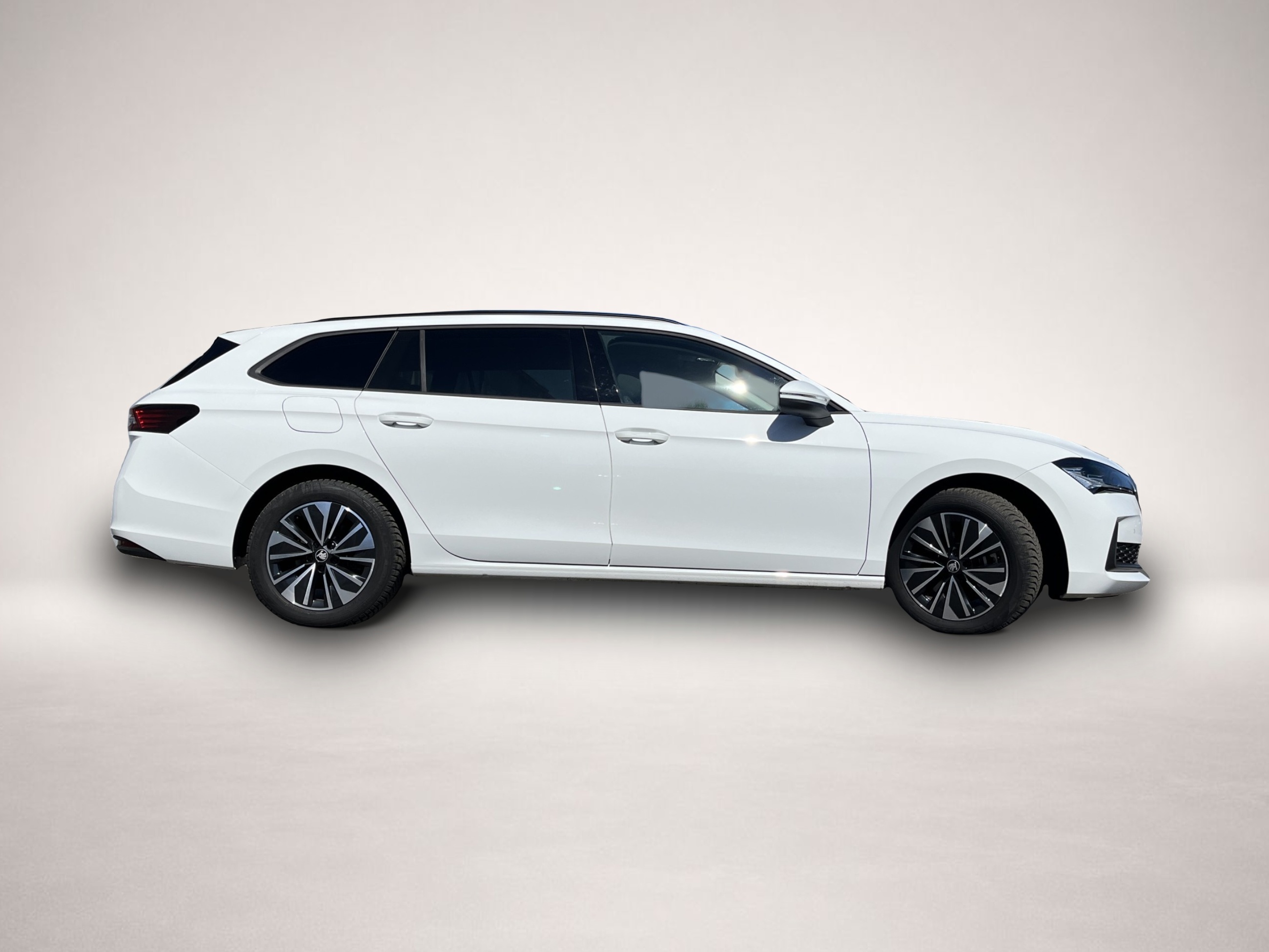 Skoda Superb (09/2025, Benzin)