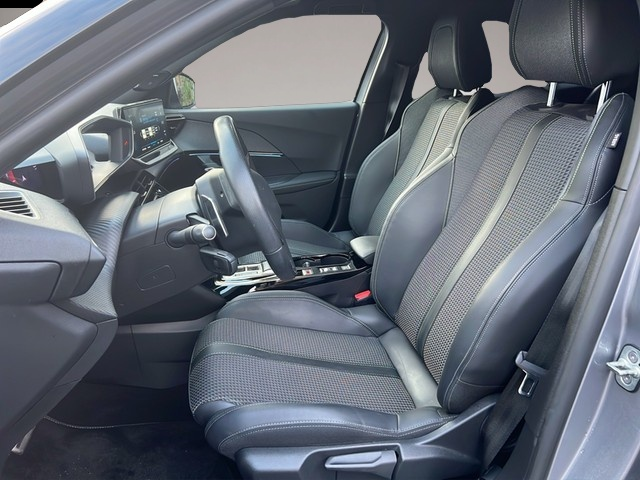Peugeot 2008 (09/2022, Benzin)