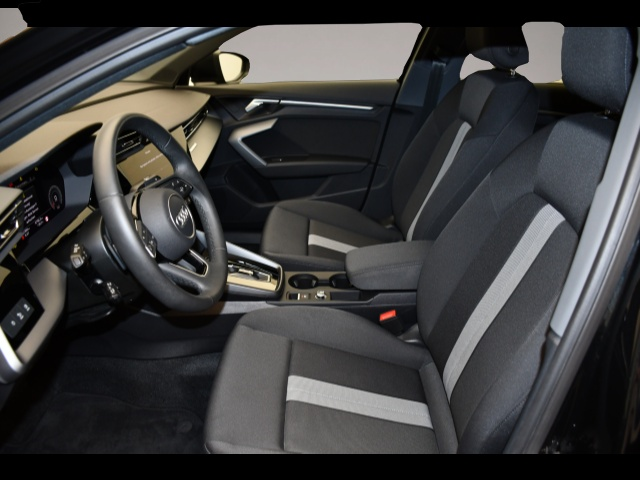 Audi A3 (10/2025, Benzin)