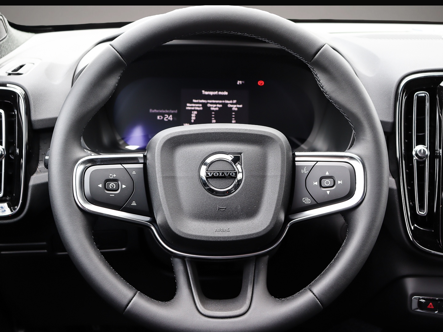 Volvo EX40 (09/2025, ELECTRIC)