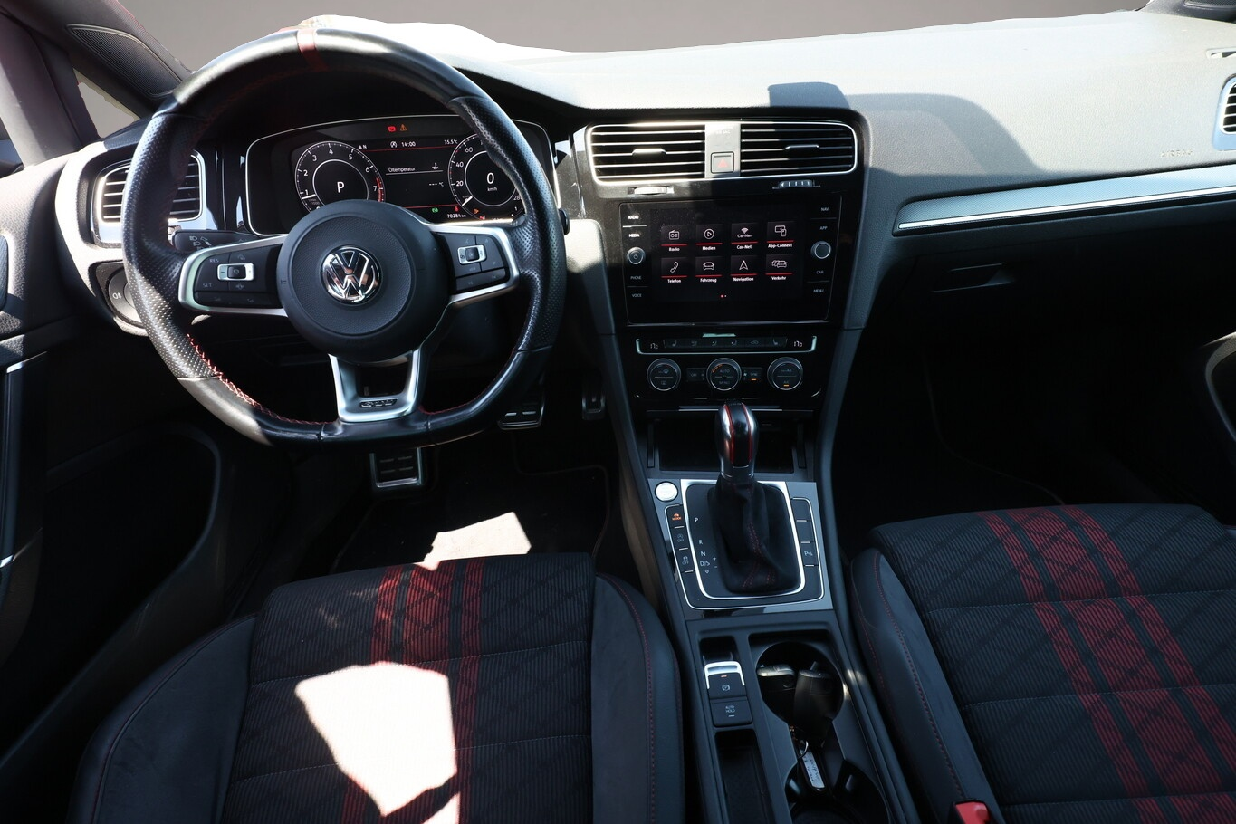 Volkswagen Golf (10/2019, Benzin)