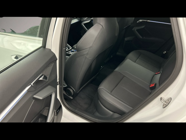 Audi A3 (10/2025, Benzin)