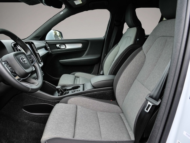 Volvo XC40 (07/2025, Benzin)