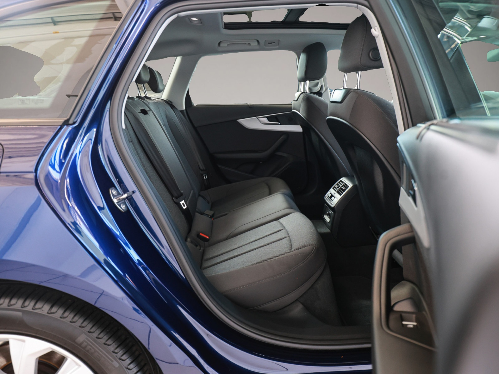 Audi A4 (11/2021, Benzin)