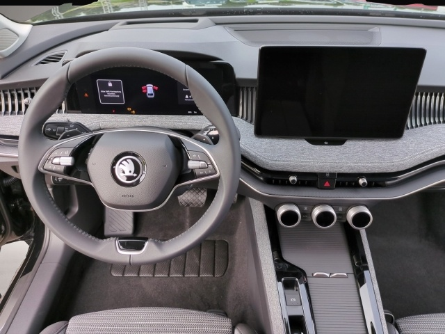 Skoda Superb (08/2024, Benzin)