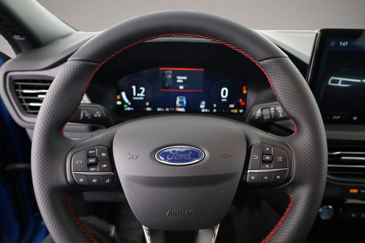 Ford Kuga (, Benzin)